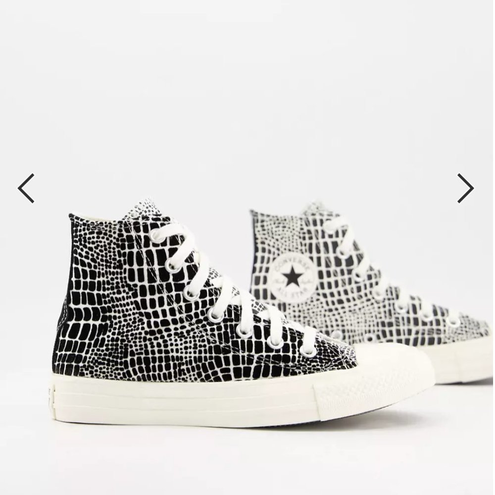 NIB CONVERSE Chuck Taylor All Star High Top Sneaker-6Y